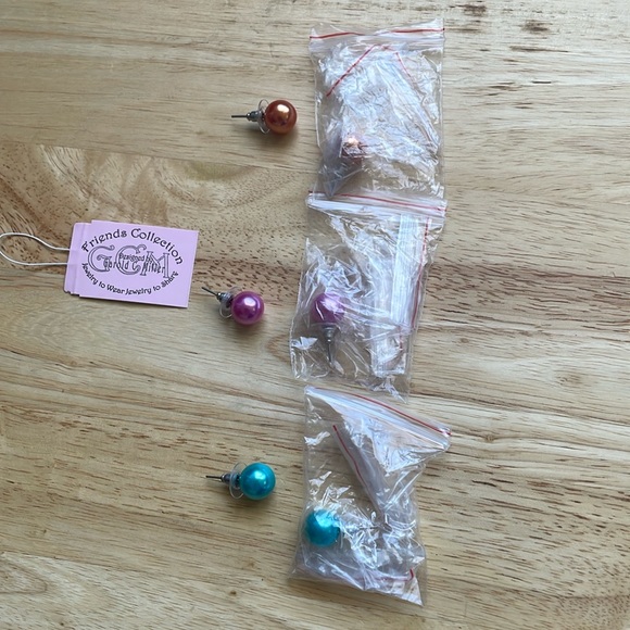 Garold C. Miller 12 Pairs Pierce Stud Earrings (friends collection) - Picture 2 of 5